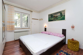Apartments and Room Sreten
