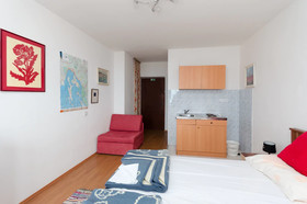 Apartments and Room Sreten