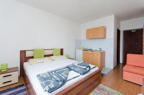 Apartments and Room Sreten