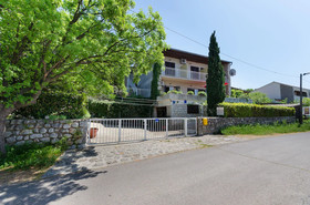 Apartments and Room Sreten