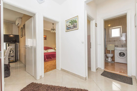 Apartments and Room Mirjana