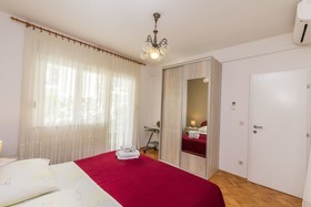 Apartments and Room Mirjana