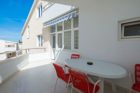 Apartments And Rooms Denis