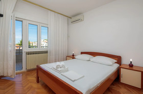 Apartments And Rooms Denis