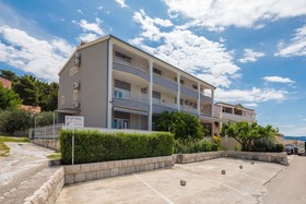 Apartments And Rooms Denis