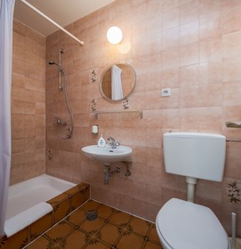 Apartments And Rooms Denis
