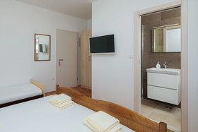 Apartments And Rooms Denis