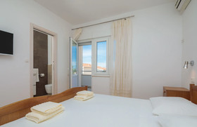 Apartments And Rooms Denis