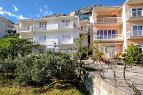 Apartments and Rooms Nikola