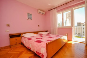 Apartments and Rooms Nikola