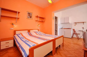 Apartments and Rooms Nikola