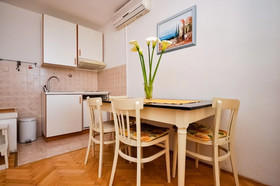 Apartments and Rooms Nikola