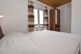Apartments Mladen
