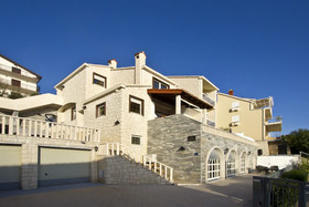 Apartments Vrdoljak