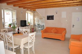 Villa Mama