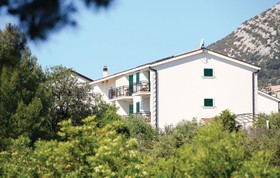 Apartments Trstenica