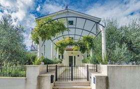 Apartments Trstenica