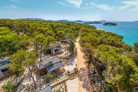 Pine Beach Pakostane - Glamping Homes