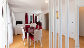 Sunnyside Apartments Petrcane