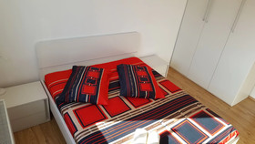 Holiday House 4M