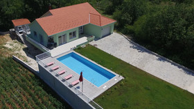 Holiday House 4M