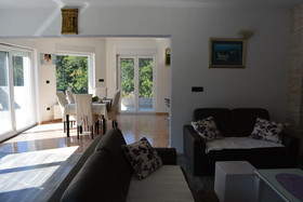 Holiday House 4M