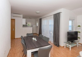 Apartments Ivi