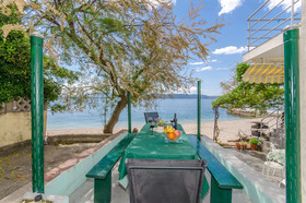 Beach House Toma