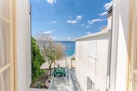 Beach House Toma