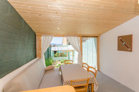 Beach House Toma