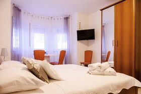 Apartment And Rooms Ana