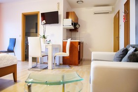 Apartment And Rooms Ana