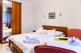 Apartment And Rooms Ana