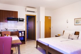 Apartment And Rooms Ana
