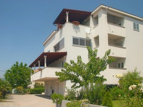 Apartments Elza