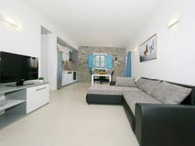 Apartments Elza