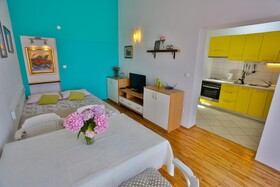 Apartments Tresnja