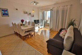 Apartments Tresnja