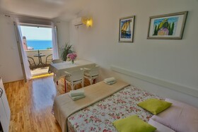 Apartments Tresnja
