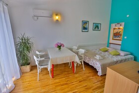 Apartments Tresnja