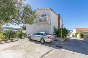 Apartment And Rooms Radojka