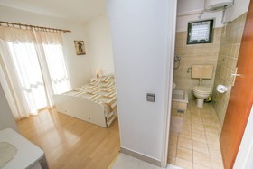 Apartment And Rooms Radojka