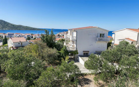 Apartment And Rooms Radojka