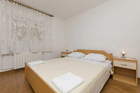 Apartments And Room Mate Mare