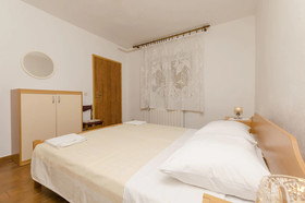Apartments And Room Mate Mare