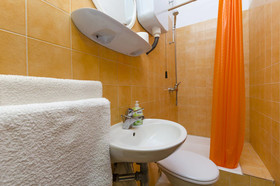 Apartments And Room Mate Mare