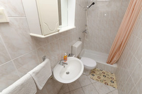 Apartments And Room Mate Mare