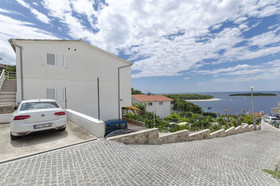 Apartments And Room Mate Mare