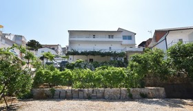 Apartments And Room Mate Mare