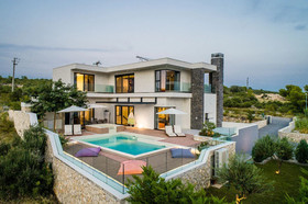 Luxury Villa Golden Eye